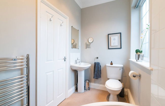 Modern Living 2 Bedroom Apartment South Wilmslow - Photo 13