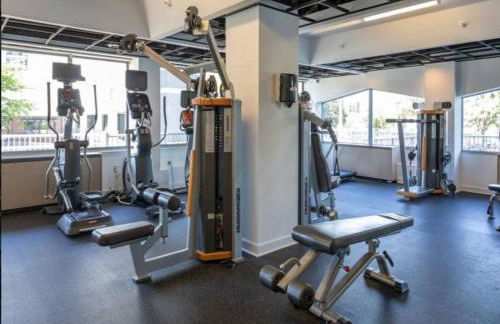 Modern 2bed 2 bath heart of Townson suite - Foto 15