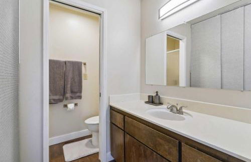 10 Mi to Palisades Tahoe! Condo with Game Room - Foto 14