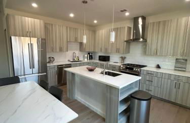 912 Brand New Spacious Tonwhome 3br 3ba sleeps 9 - Foto 1