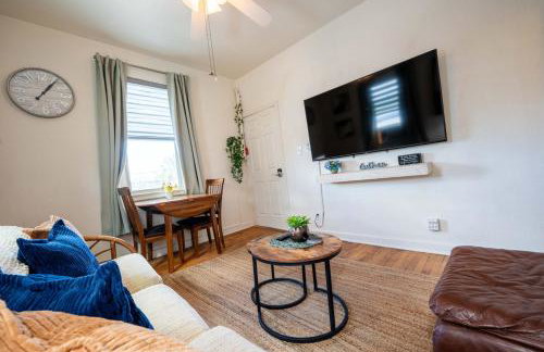 Bloom and Relax Historic 1BR in Downtown - Foto 23