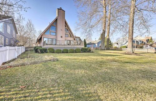 Spacious Syracuse Getaway with Waterfront Deck! - Foto 2