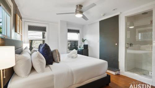 Prime Location w King Accommodations Near Downtown - Foto 5