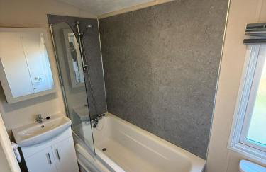 Heron Lodge with Hot Tub at Brickyard Lakes - Foto 4