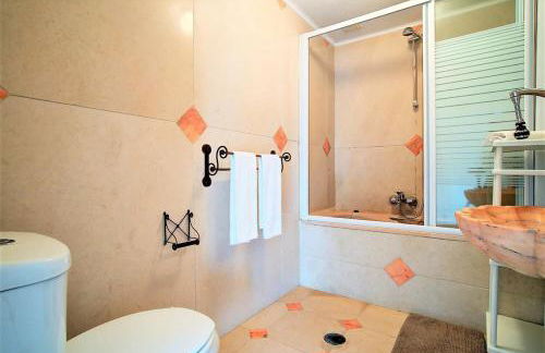 Charming Coastside Villa - Photo 32