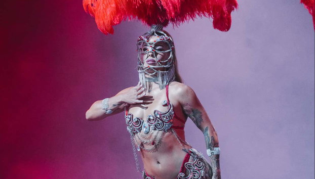 Entrada a Scandal Dinner Show - Foto 3, Una de las bailarinas de la función