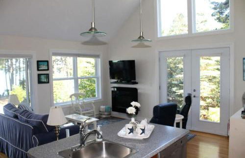 Couples Cove Cottage - Photo 37