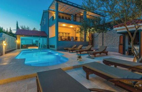 Awesome Home In Pridraga - Foto 1