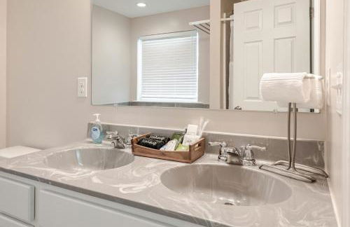 The Hangout Haven - Theater, Hot tub, Pickleball, Ping pong, Firepit - Foto 28