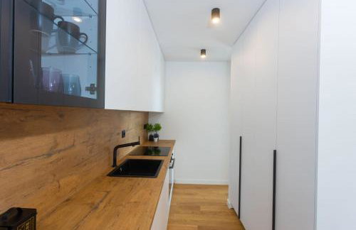 Apartment - free parking in garage , mountain and seaview , quiet neighbourhood - Photo 9