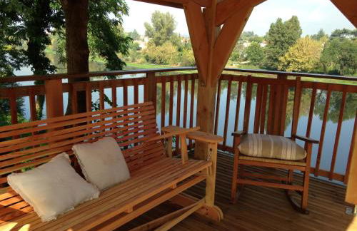 Along The River - Foto 1