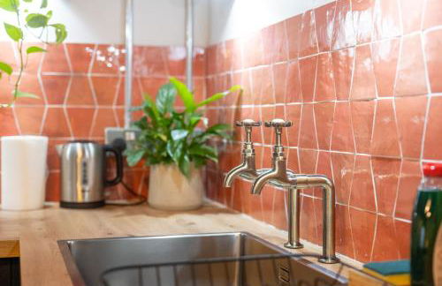 2 The Old Canteen, Two Minute Walk To Beach - Photo 20