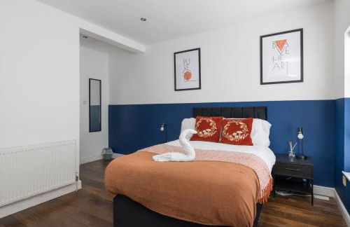 Charming & Spacious 2 BR Home - Photo 3