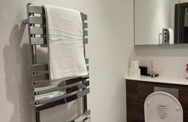 The Crimsons, with free parking, Harlow - Foto 24