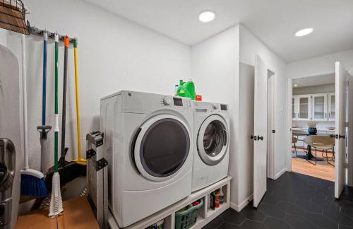 Garland Treehouse Villa: Patio Feasts & Creekside by Vacation Your way - Foto 26