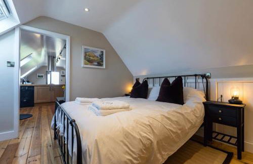 Hayloft with Log Burner and panoramic views - Photo 9