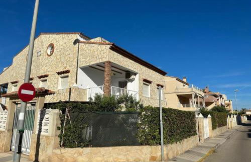 Nice apartment with garden - Photo 1