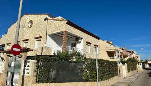 Nice apartment with garden - Photo 1