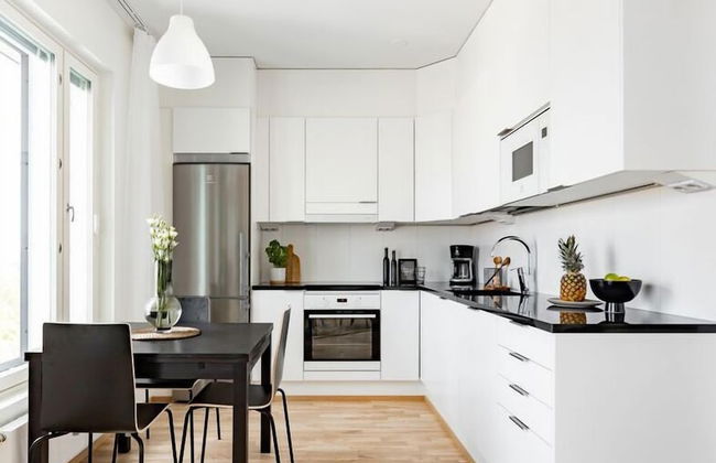 New 1BR Apt with Sauna, Balcony and 11th Floor Views - Foto 3