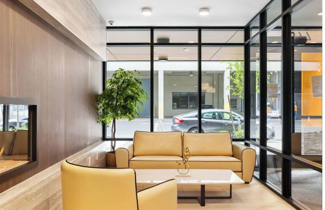 Modern Studio Steps to UW - Foto 4