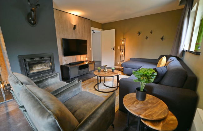 Modern Apartment in Belgium With Bubble Bath - Photo 9