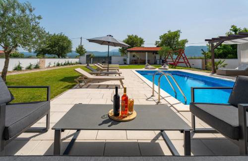 Villa Anja is a 4 bedroom villa with a 32 sqm heated pool near Imotski - Foto 3
