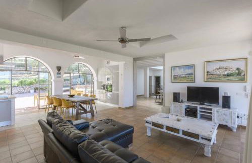 Villa Savines is a luxury villa close to Ibiza Town and Playa Den Bossa - Foto 13