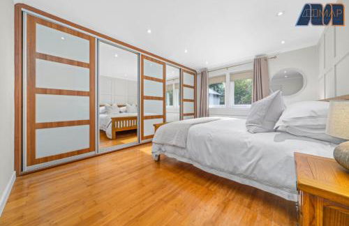 Large Family Home with Hot Tub or Jacuzzi, Log Burner - Foto 2