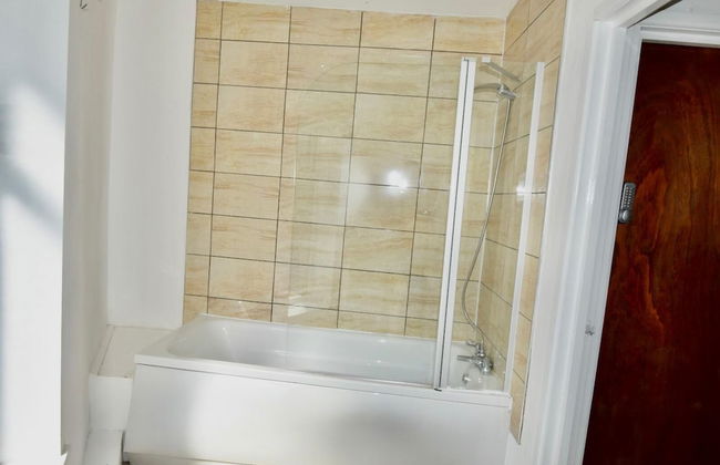 Cheer full 4 Bedroom House Train Station - Foto 40