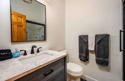 Updated townhome - Walk to Holiday Valley - Foto 31