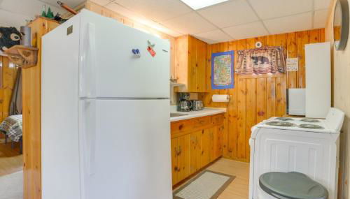 Cozy Onaway Vacation Rental with Deck and Fire Pit! - Foto 3