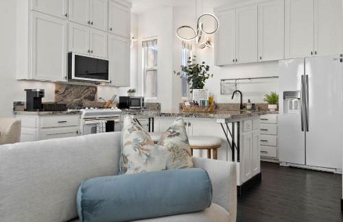 City Lights and Rooftop Nights by Rather Be Properties - Foto 22