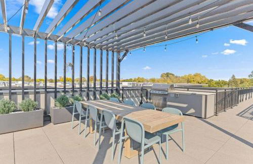 Lux 2BD Gym Rooftop Street Parking by DT UMN - Foto 47