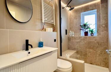 2 bedroom house near centre and private parking - Foto 21