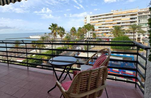 Boho Chic Apt, Frontline Sea & Paseo Views - Photo 22