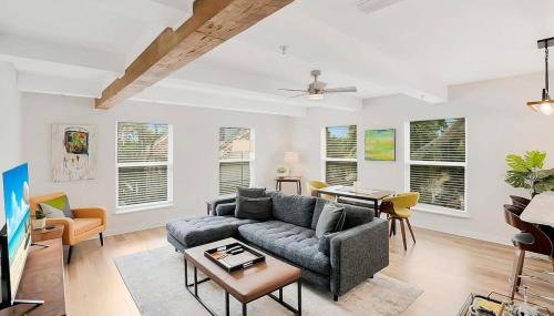 Park It At the Butterfield Garage, Historic Pre-Prohibition Style Apt in the Heart of Downtown - Foto 2