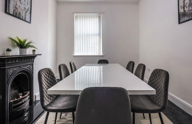 Spacious 4 Bed House in Birmingham, Suitable for Contractors - Photo 21