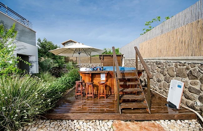 Black and White Holiday - Photo 11