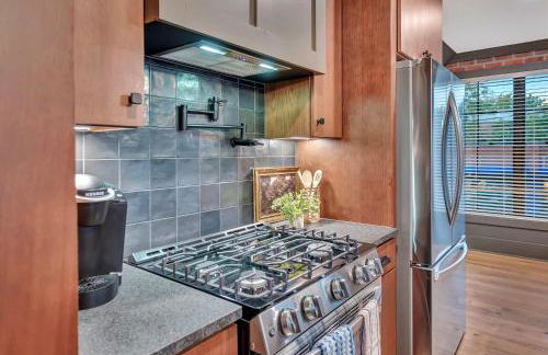 New 2 Luxe Townhomes with Rooftops Sleeps 24 - Foto 33