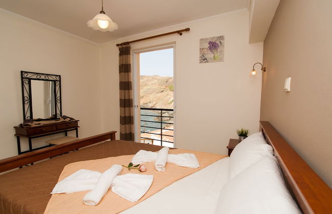 Castello Apartments - Photo 6