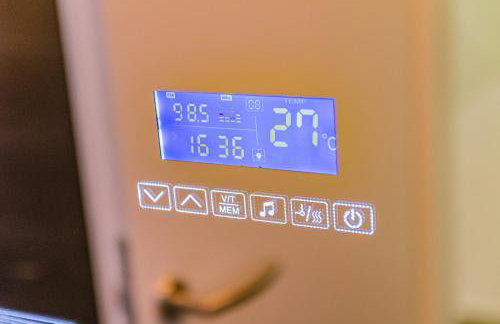 Jacuzzi - Flexible SelfCheckIns 20 - Zagreb - Luxury - Garage - Smart - Brand New - Apartments Repinc - Foto 15