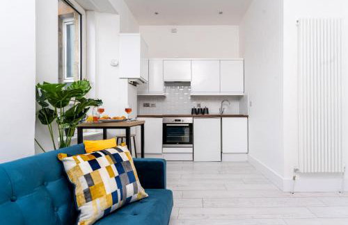 Cheerful 2 Bedroom Homely Apartment, Sleeps 4 Guest Comfy, 3x Double Bed, Parking, Free WiFi, Suitable For Business, Leisure Guest,Glasgow, Glasgow West End, Near City Centre, Perfect For Common Wealth Games 2026 - Foto 3