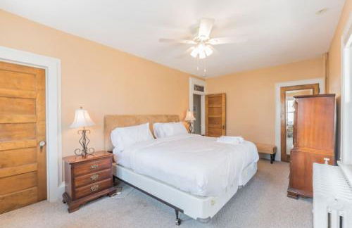 Beach Block 7 bdrms Parking Patio and Sunroom - Foto 21