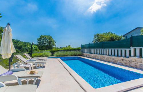 Villa Ritoša, a beautiful pool villa surrounded by greenery - Photo 2