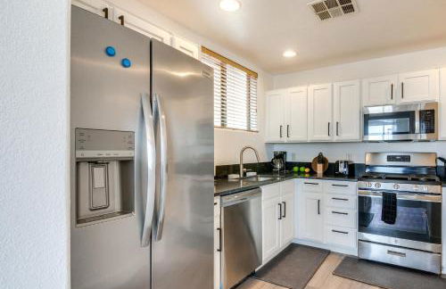 Lake Powell Views Adobe Townhome with Patio - Foto 9