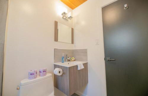 Forest Escape - Situated on the quiet side of the lake, nicely decorated contemporary cabin! - Foto 24