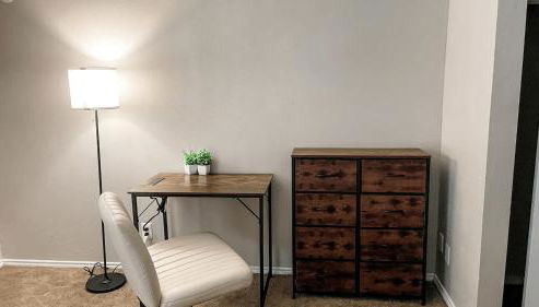 10 Min to Downtown - Pet-friendly, TV with Parking - Foto 4, wardrobe