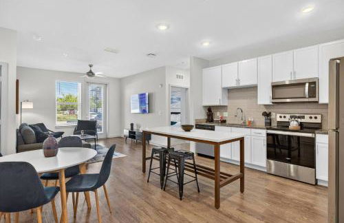 2 BR Apt |King Bed |Pool |Gym| Clse 2 Beach/Mayo - Foto 2