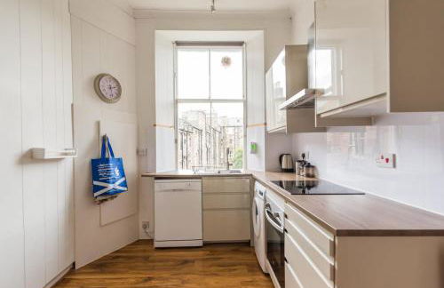 3 bed overlooking meadows park - Foto 18