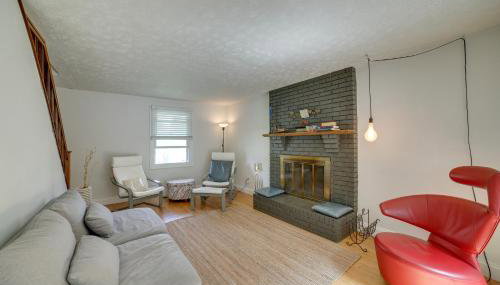 15 Mi to Pittsburgh WFH-Friendly Home with Deck - Foto 5